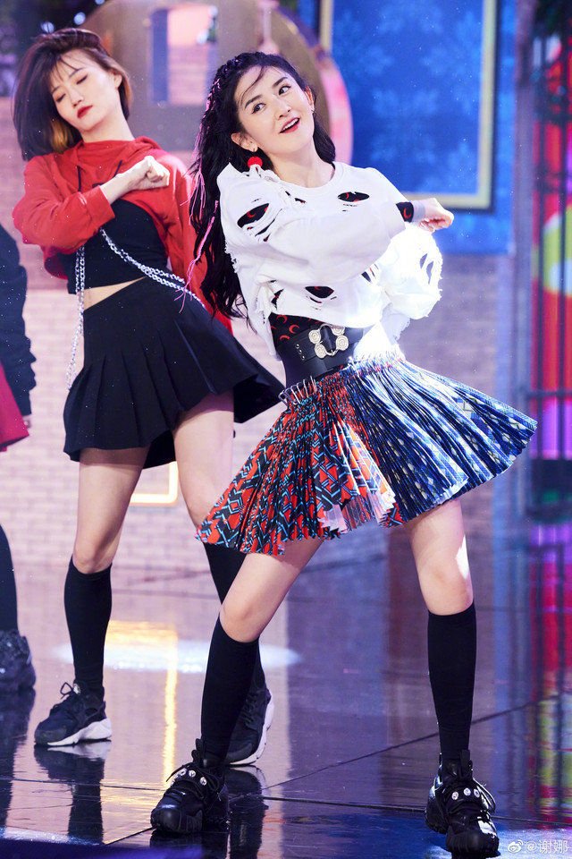 谢娜曝二胎是女儿.小名叫小咘芽