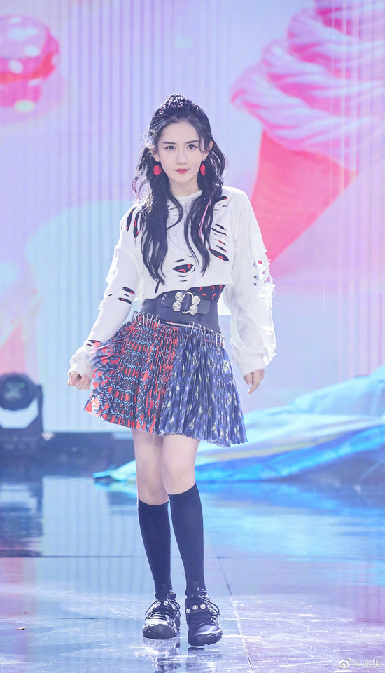 谢娜曝二胎是女儿.小名叫小咘芽