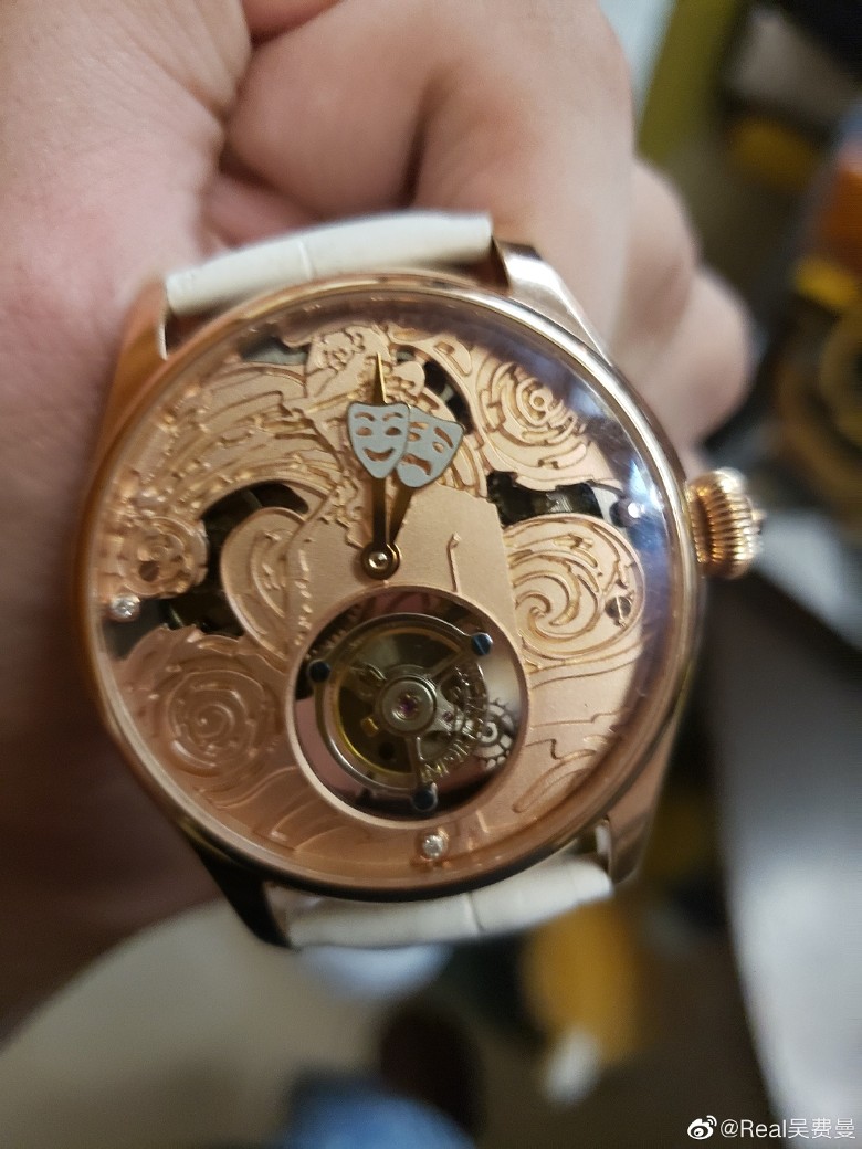 费曼晒金表生日礼物‧网批高调炫富