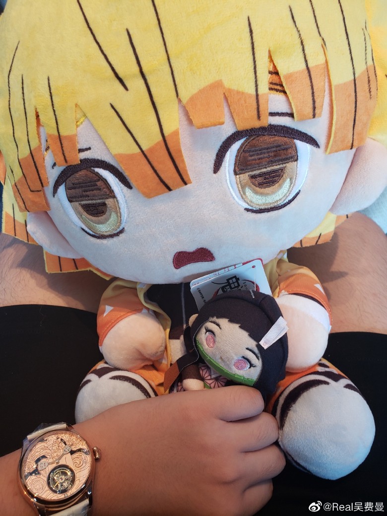 费曼晒金表生日礼物‧网批高调炫富