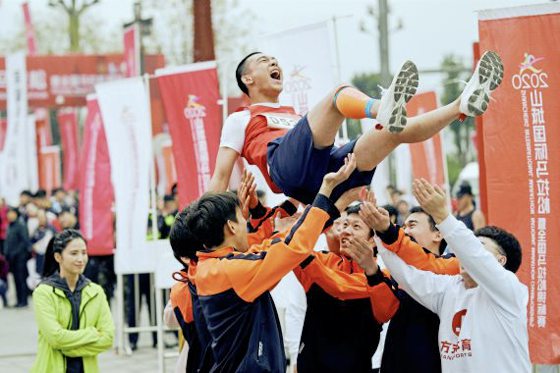 费比安／《了不起的老爸》吹响小号！携手同步