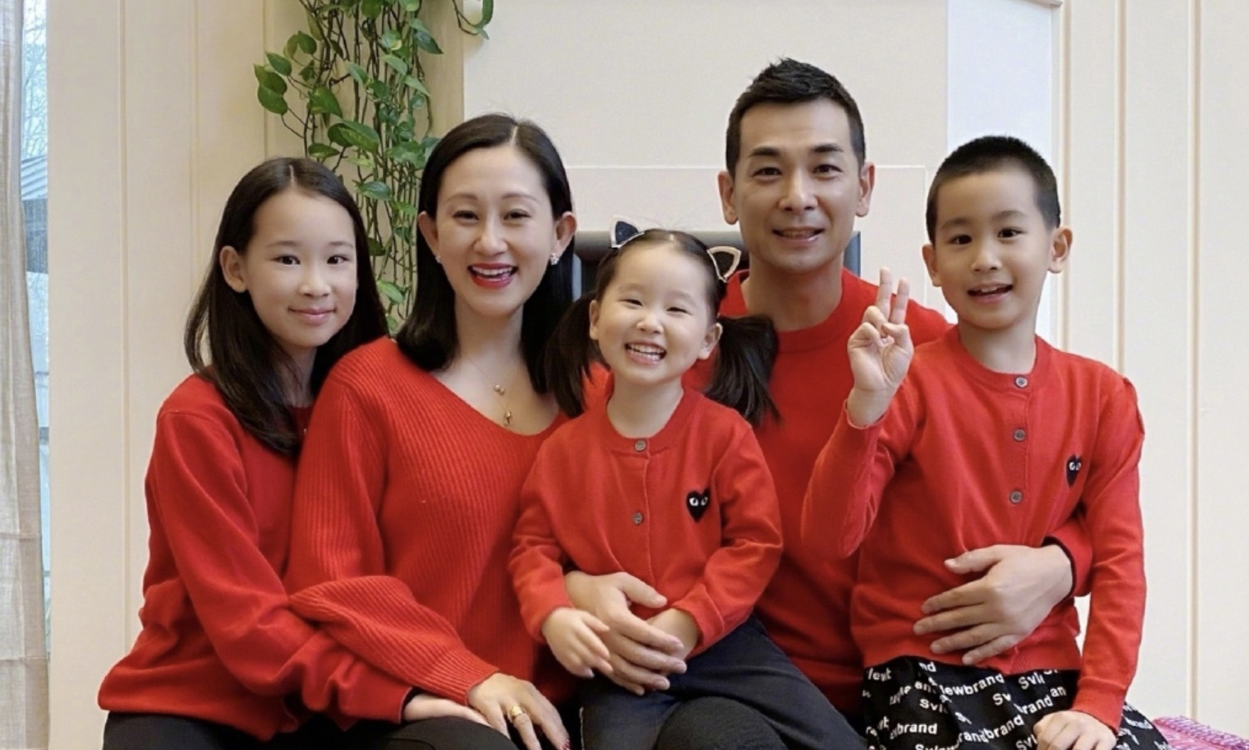 赵文卓儿中秋节换发型.后脑勺4个字很应景