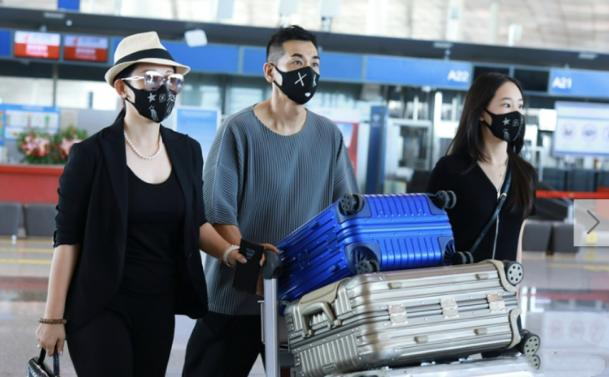 赵文卓儿中秋节换发型.后脑勺4个字很应景