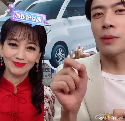 赵雅芝登直播冷场尬聊 网不忍喊：这级别真没带货必要！	