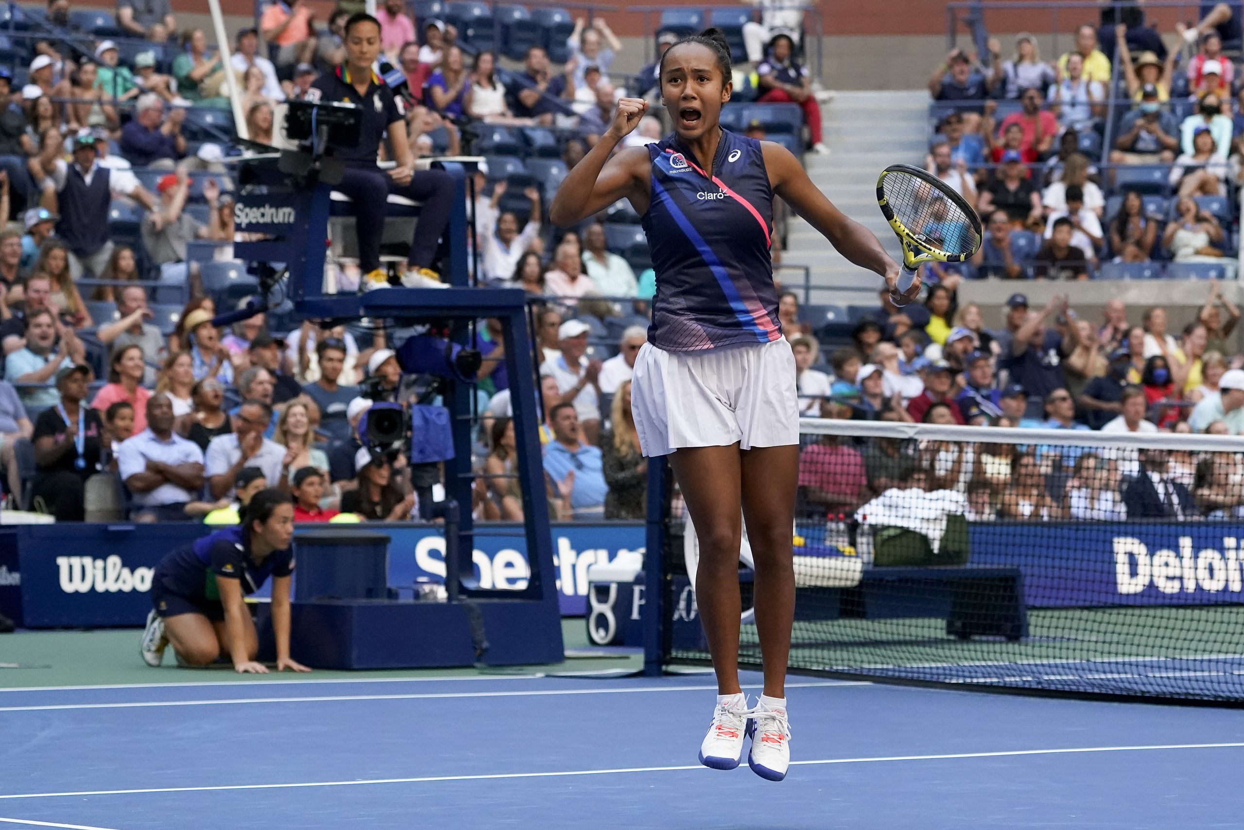 连克名将杀进女单4强 19岁费尔南德斯掀青春风暴