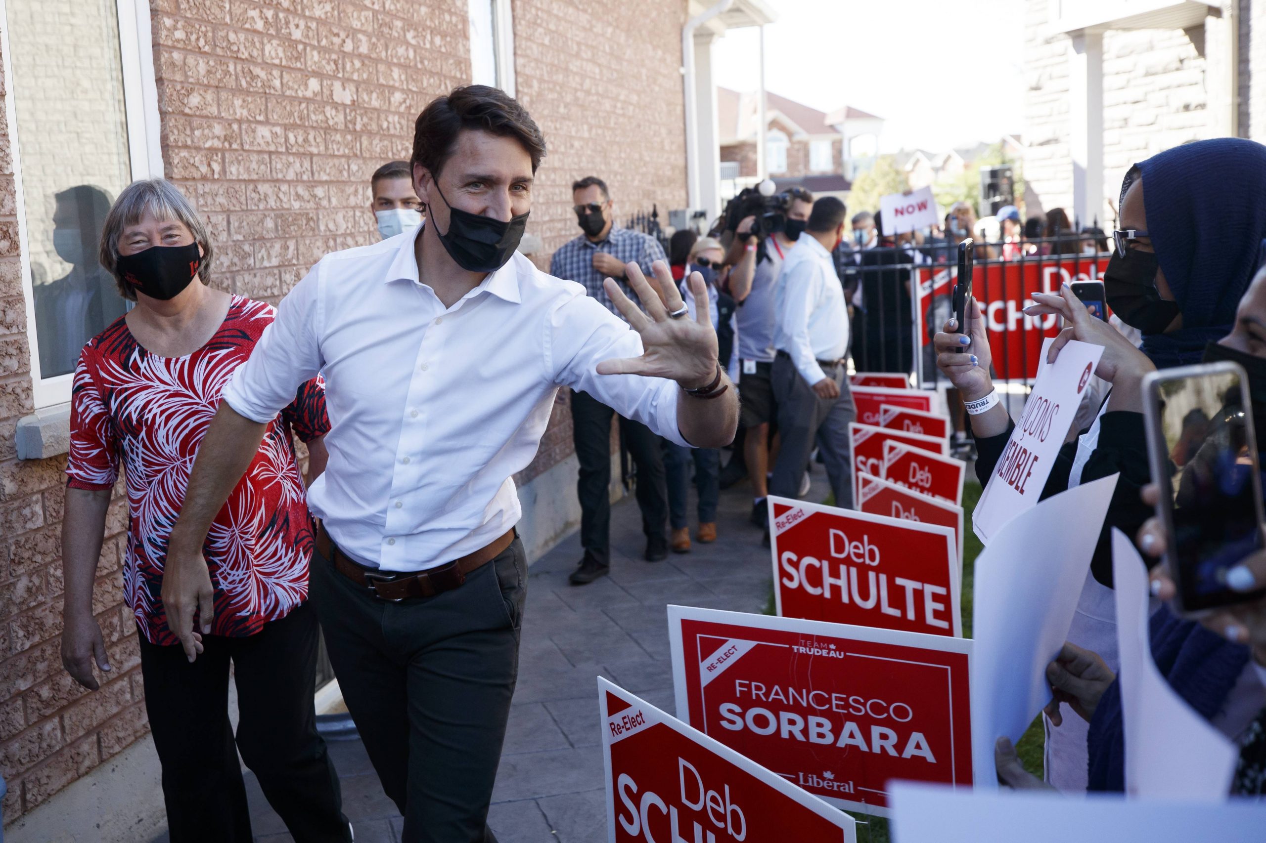 选情紧绷 杜鲁多连任之路压力大