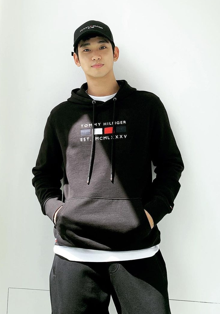 金秀贤防疫到位.独自用餐避免感染