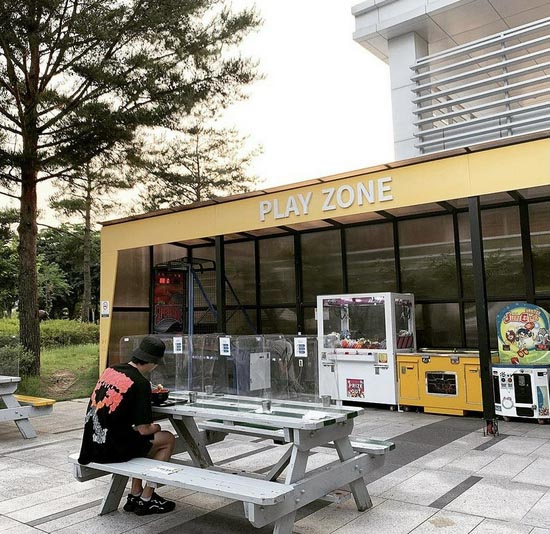 金秀贤防疫到位.独自用餐避免感染