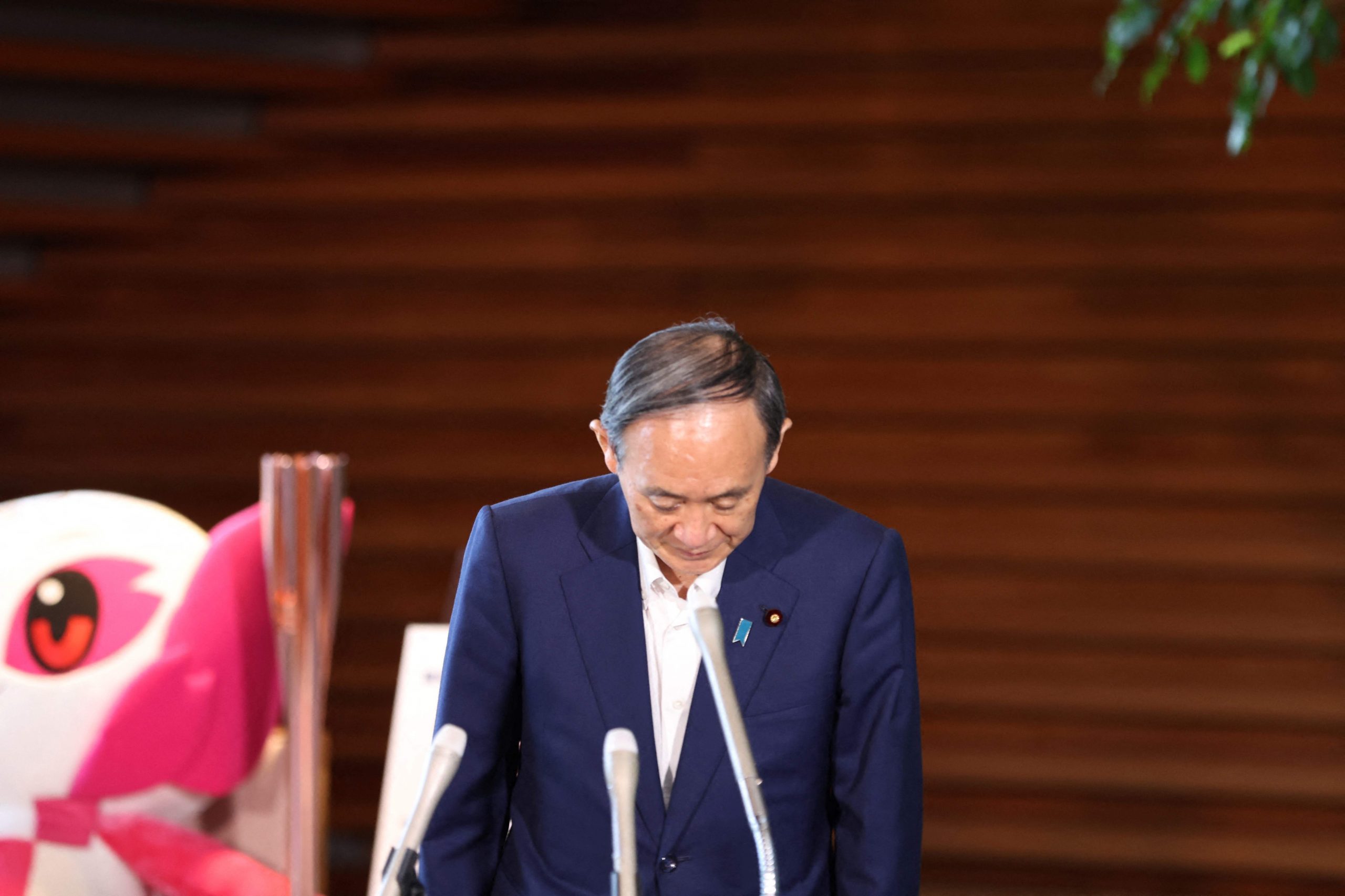 闪电宣布不参选 菅义伟月底卸任首相