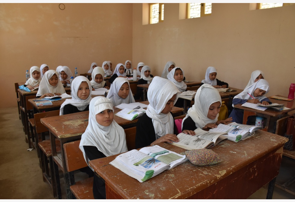 阿富汗塔利班关闭妇女部 只有男教师和学生复课