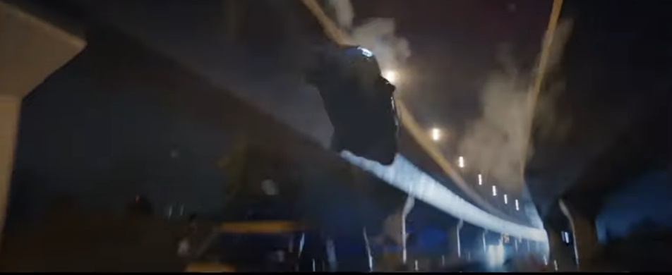 陈泽耀拍007广告片.兴奋与占士邦战车合照