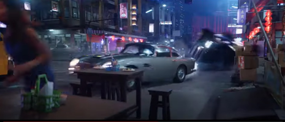 陈泽耀拍007广告片.兴奋与占士邦战车合照