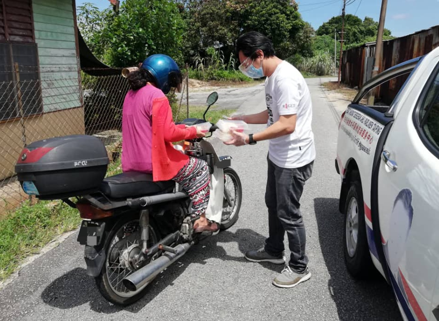 霹/倪可敏18日推介保阁亚三“火箭厨房”派800份午餐