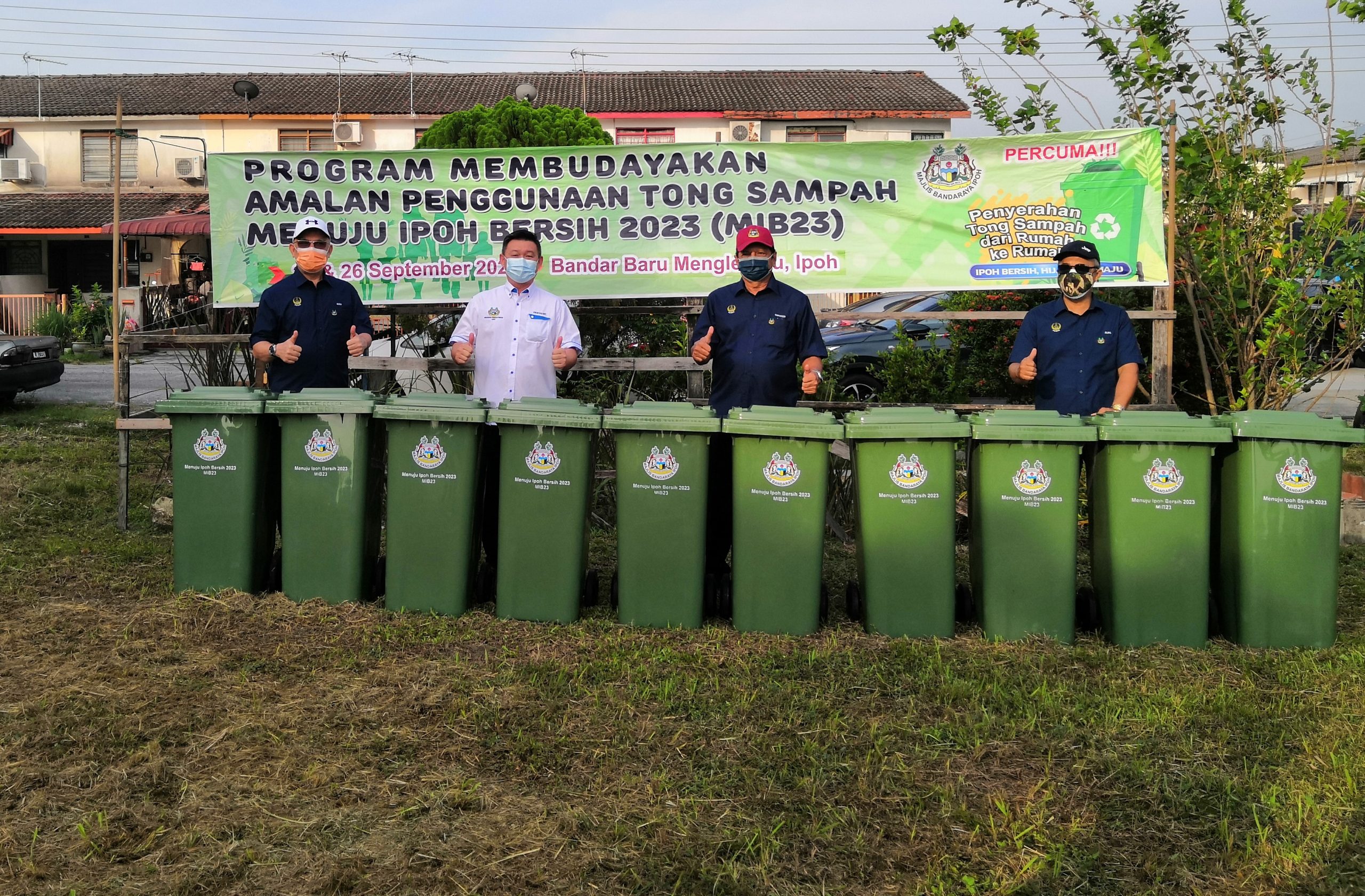 霹／怡市政厅派845垃圾桶给万里望新市镇居民