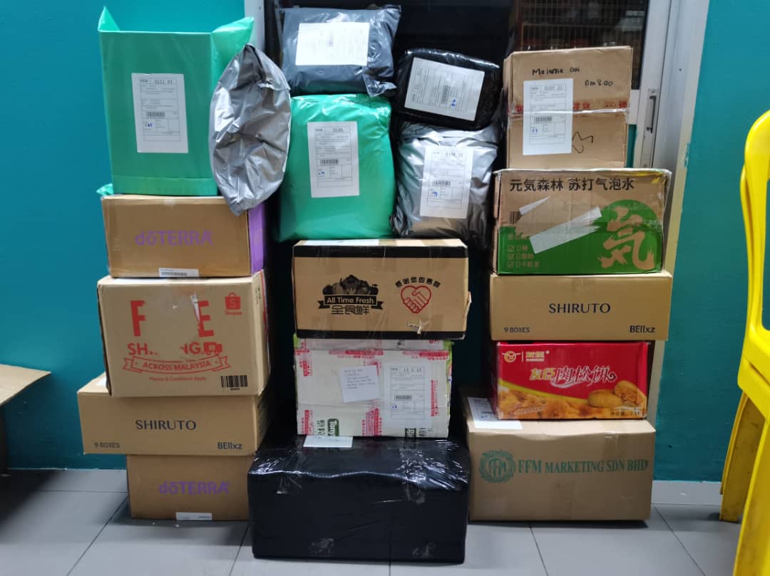 霹：15日见报／封底主文／【疫流而上】/餐饮业受影响 加入代购运输业积极向上