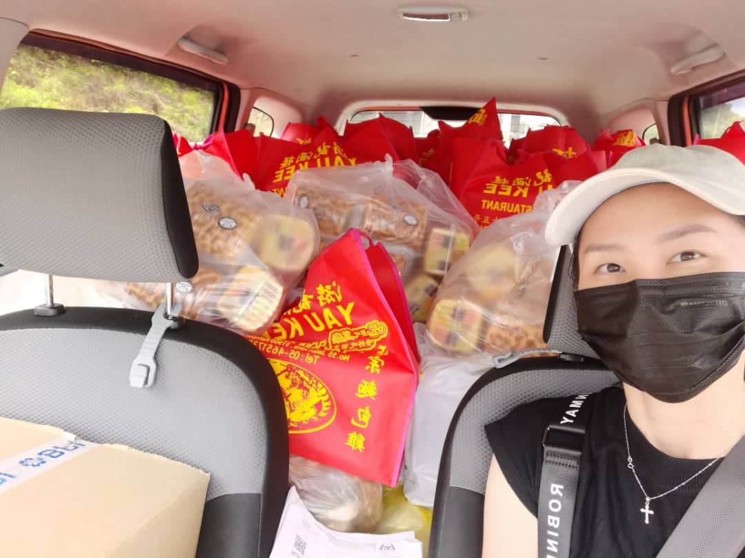 霹：15日见报／封底主文／【疫流而上】/餐饮业受影响 加入代购运输业积极向上