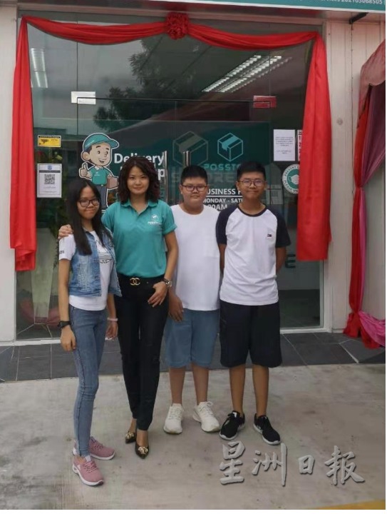 霹:8日见报/封底主文/【疫流而上】单亲妈妈为母则刚 章谊駗卖炸鸡设快递公司