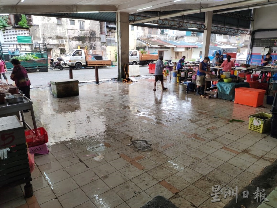 霹:封面主文/太平 怡保 金宝 3地巴刹现确诊病例