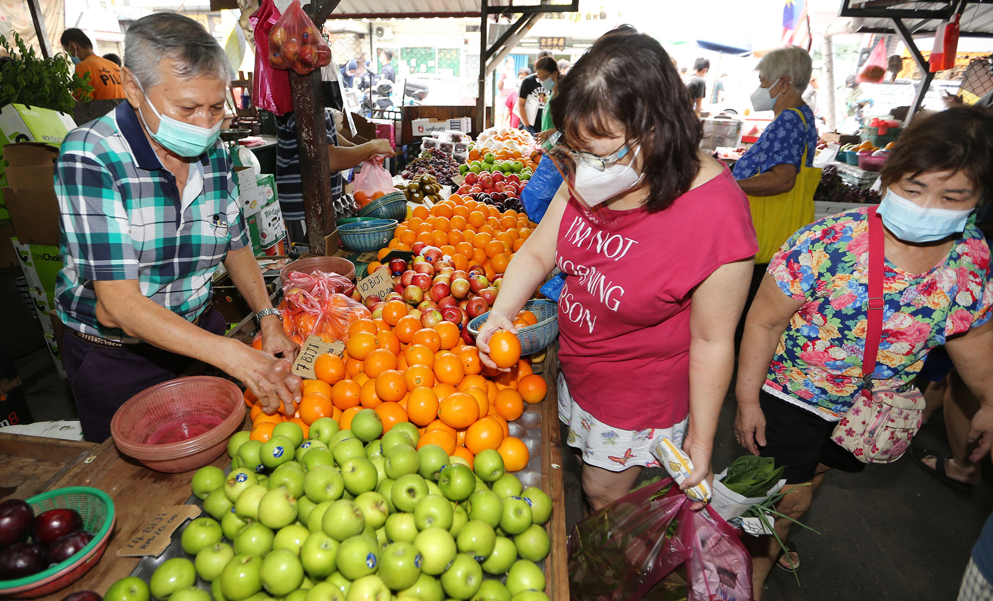 霹：封面主文／迎接中秋节最后冲刺  巴刹月饼销量亮眼