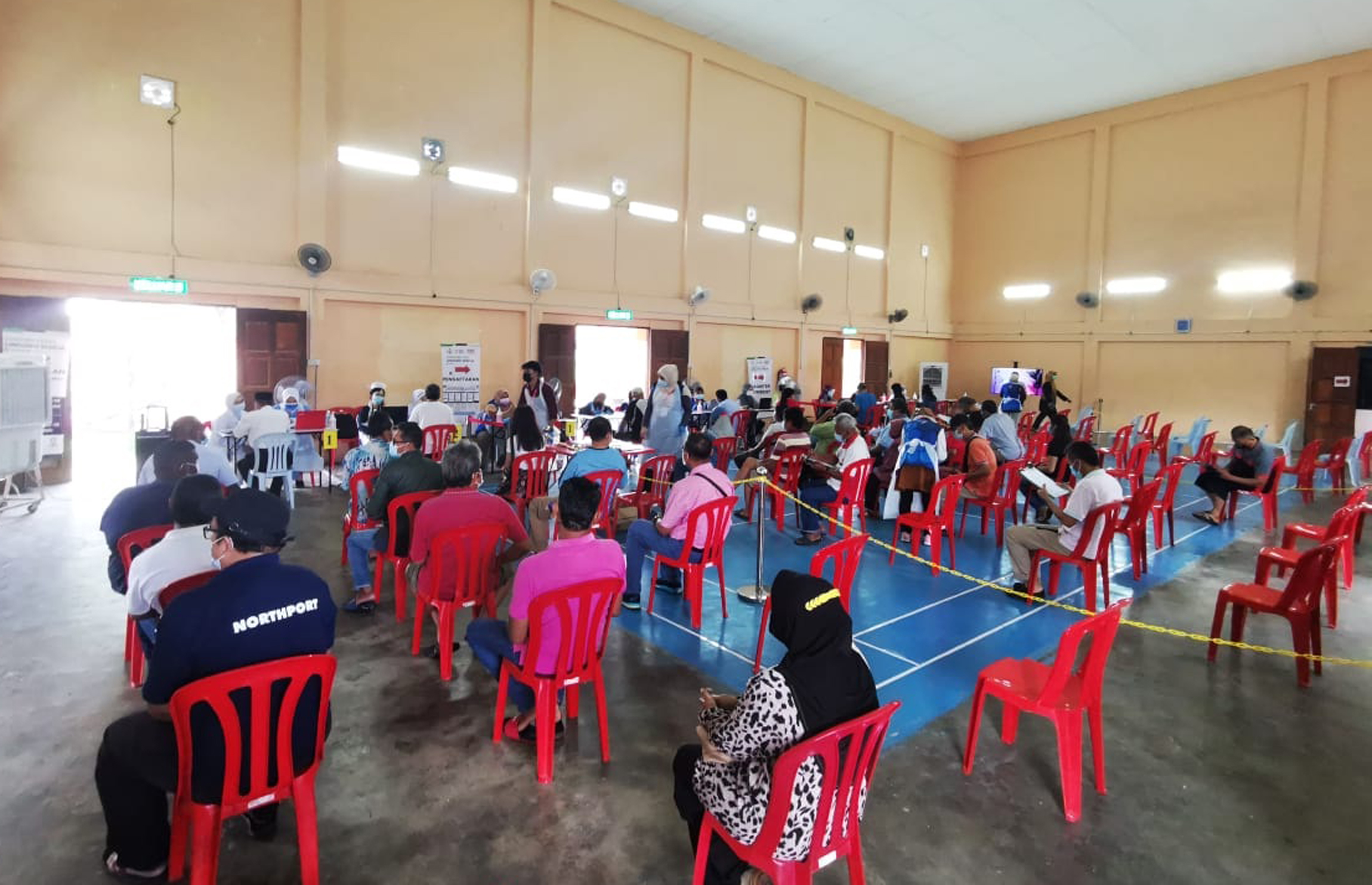 霹:封面主文/阿克马:当无人登门接种疫苗后 公共疫苗接种中心将关闭