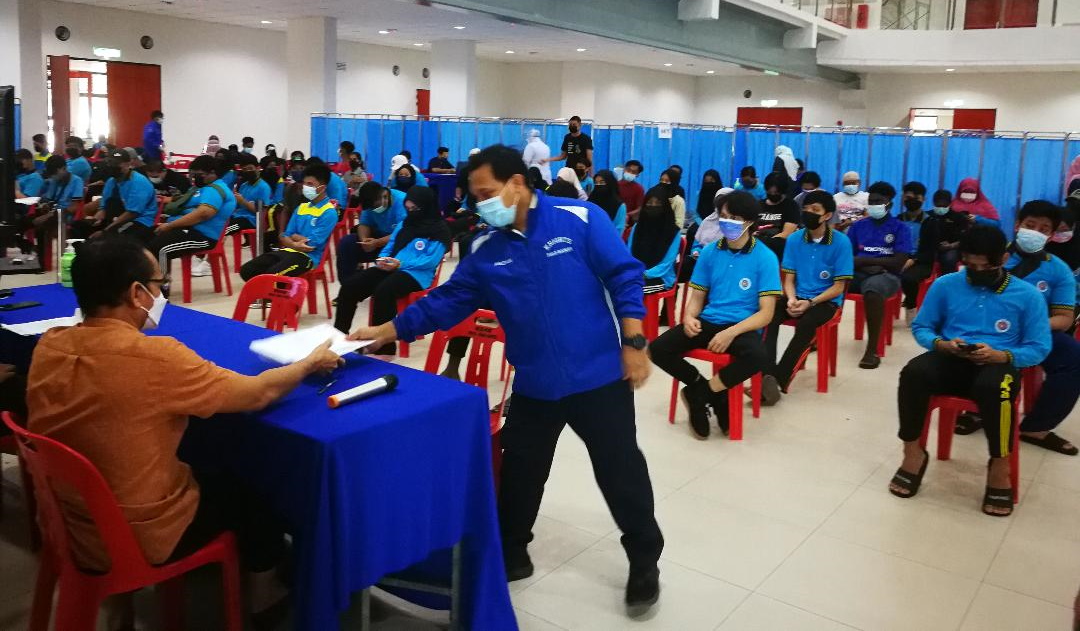 霹:接种中心不拥挤混乱