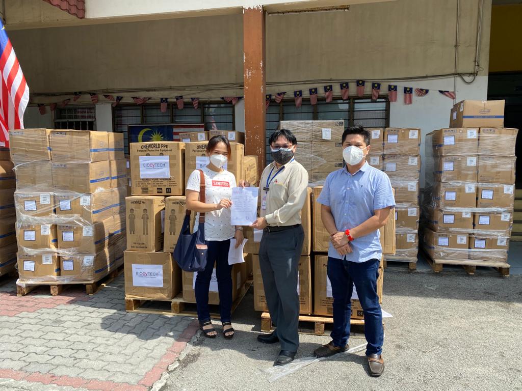 霹：暖心夫妇捐前线物资