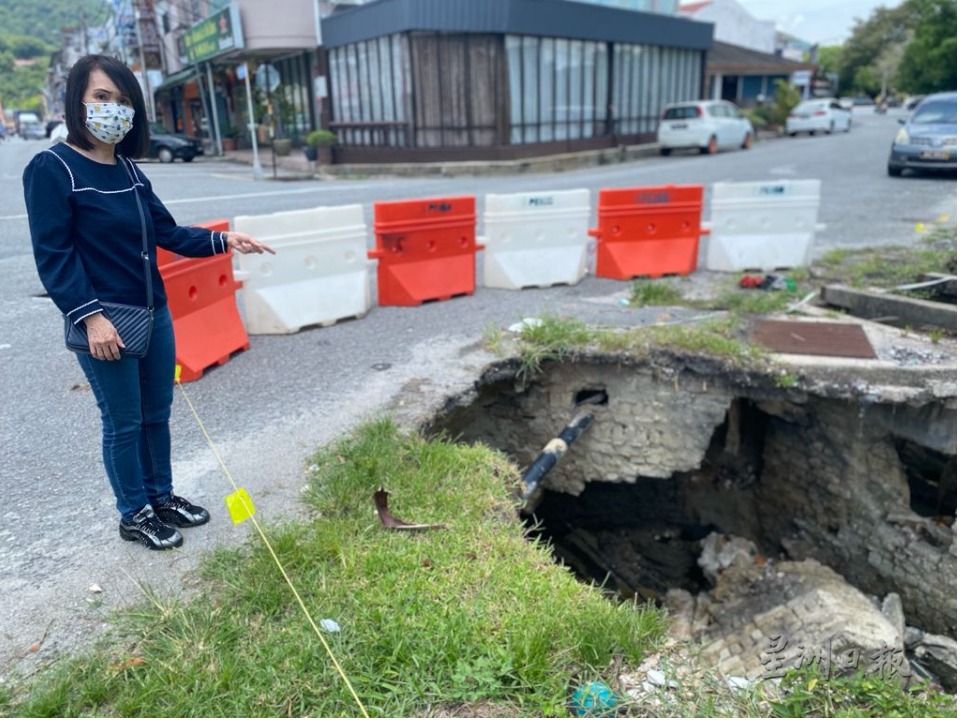 霹:河床坍塌忧殃及街道 民众盼能尽快解决