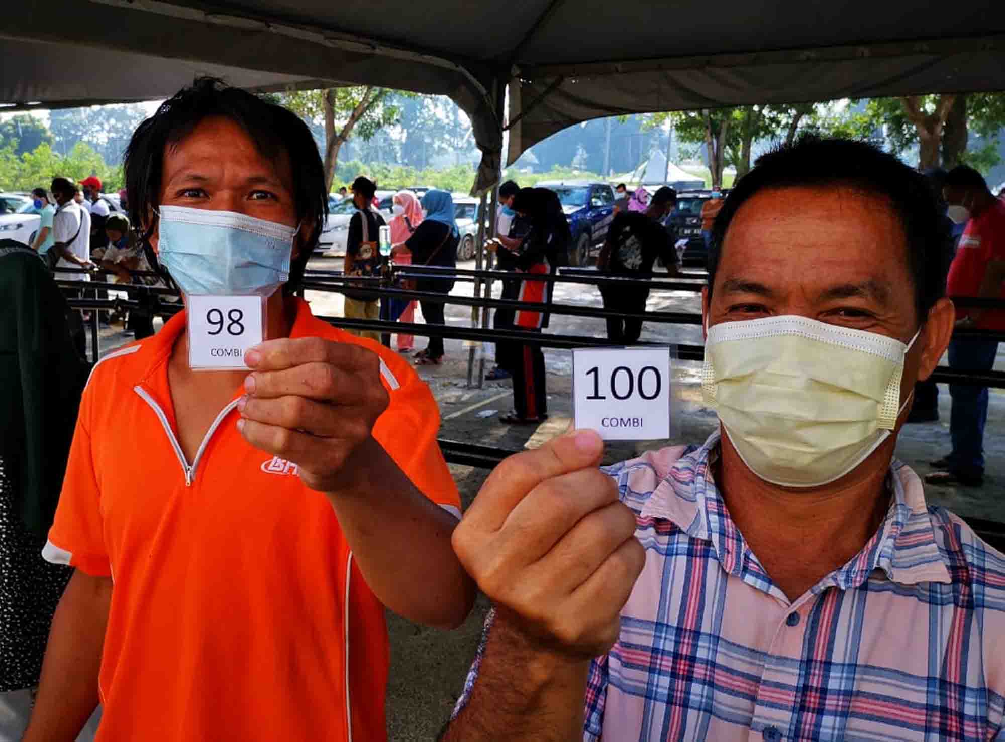 霹:版二内/接种中心加针满足人潮