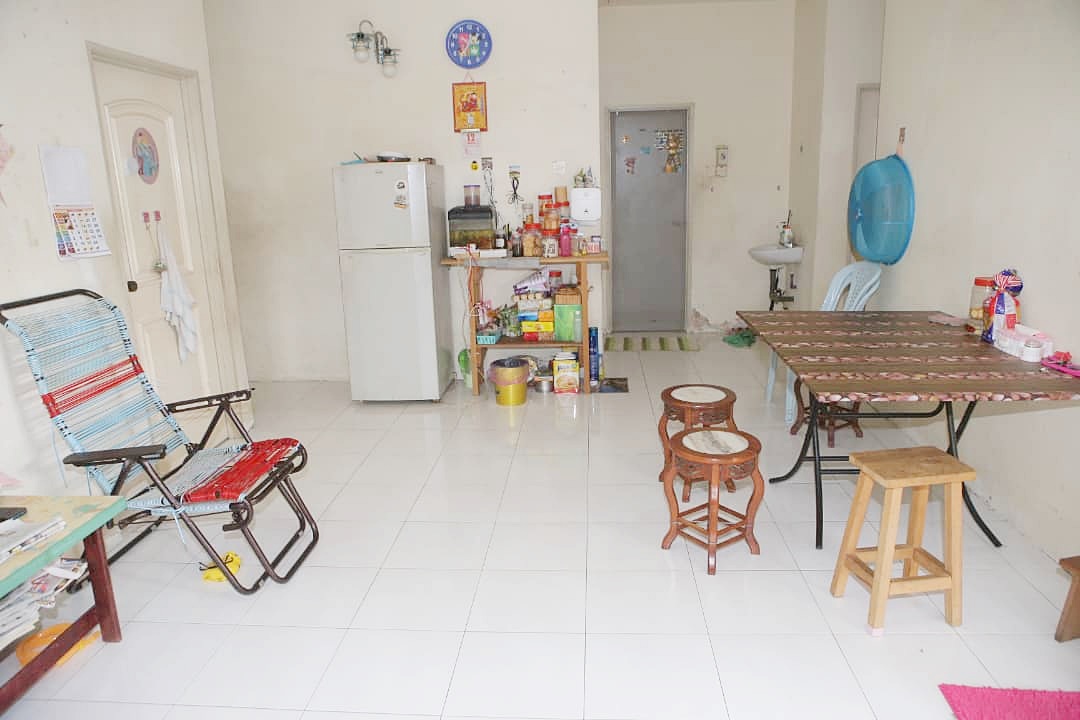 霹:版头/家之主意外死亡,妻儿陷困