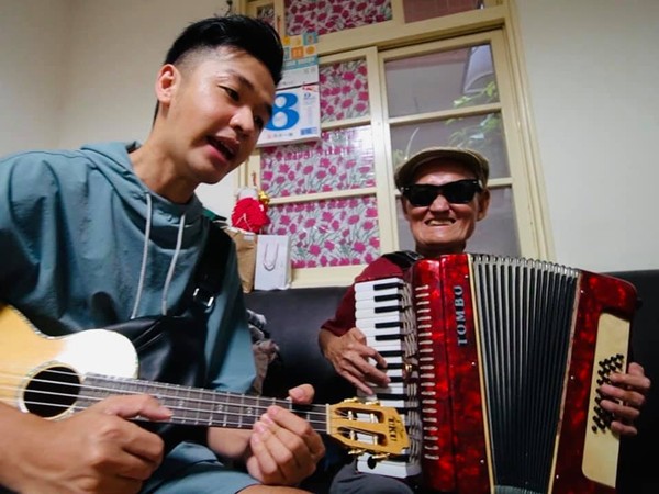 香蕉支付通告费.邀李炳辉拍YouTube影片