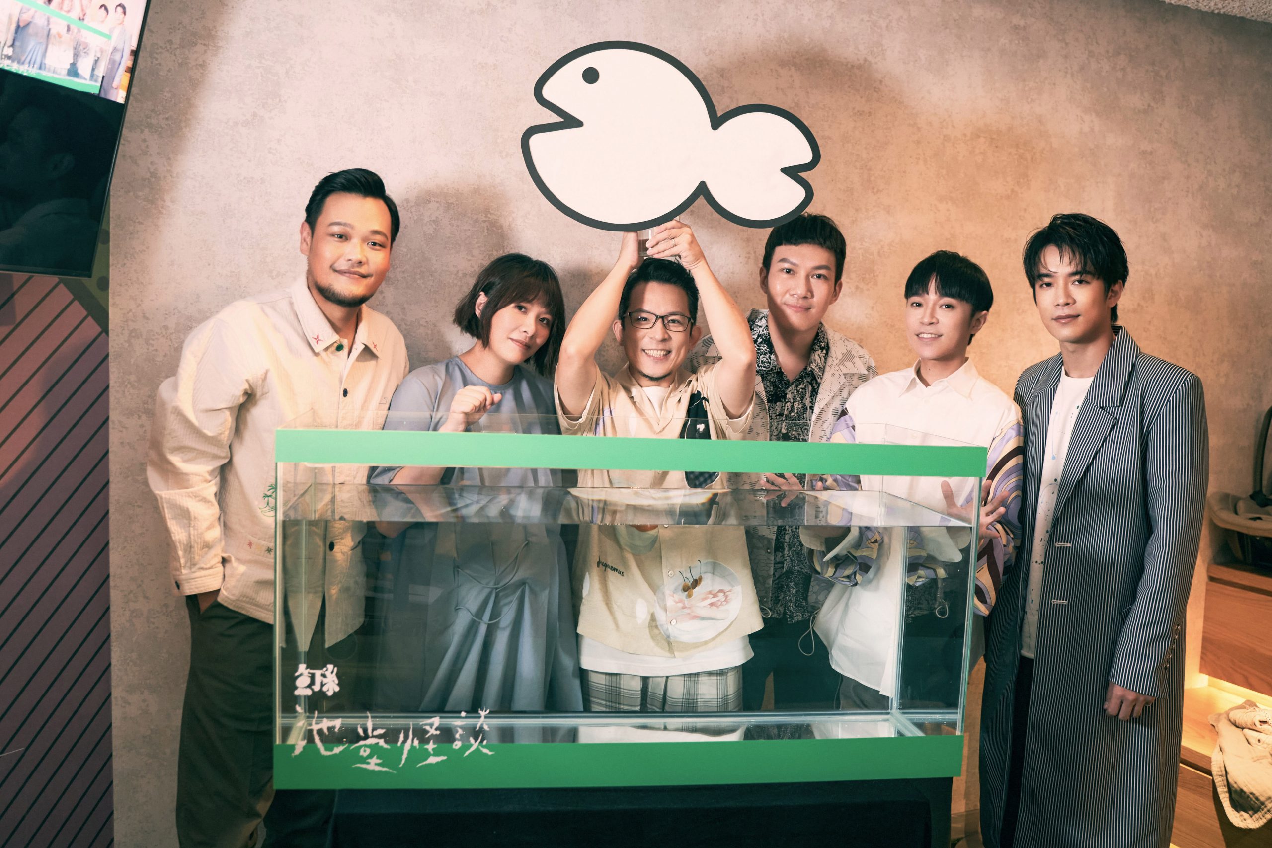 鱼丁糸新专辑预售破7万张‧青峰吐槽家凯紧张会变白目