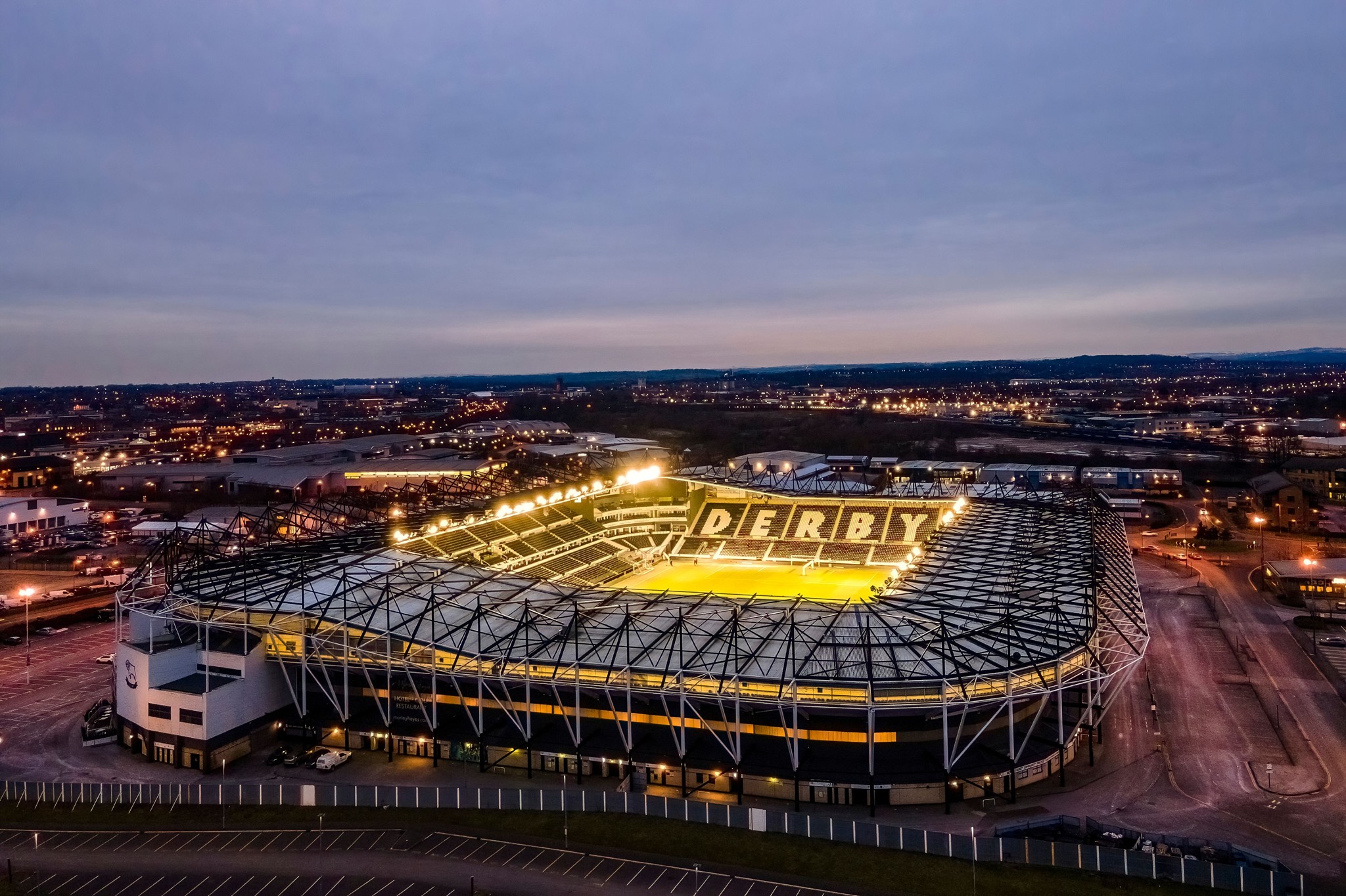 鲁尼执教球队难经营下去 德比郡申请破产