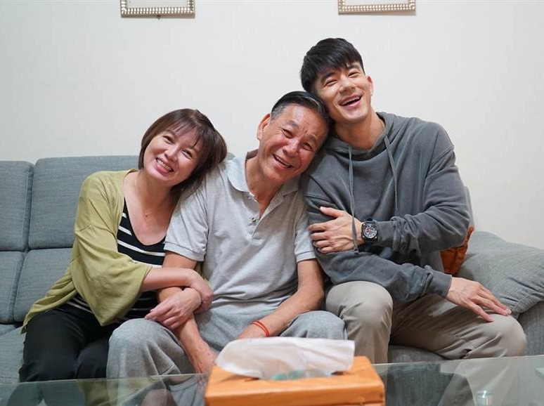 龙劭华猝逝|金马影后2年失4友.“老公儿子孙子都没了”