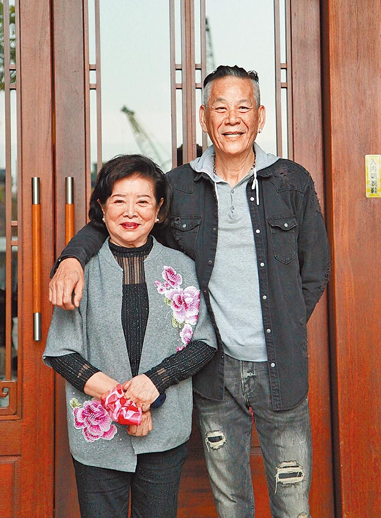 龙劭华猝逝|金马影后2年失4友.“老公儿子孙子都没了”