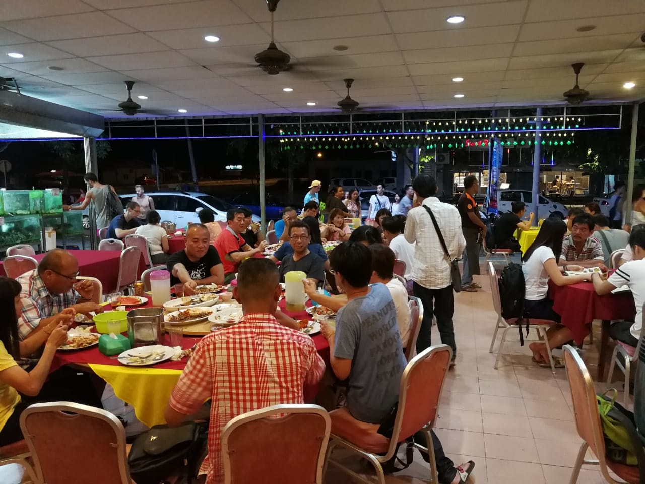 (全国版)交怡餐饮业:旅游泡泡短期难救餐饮业。