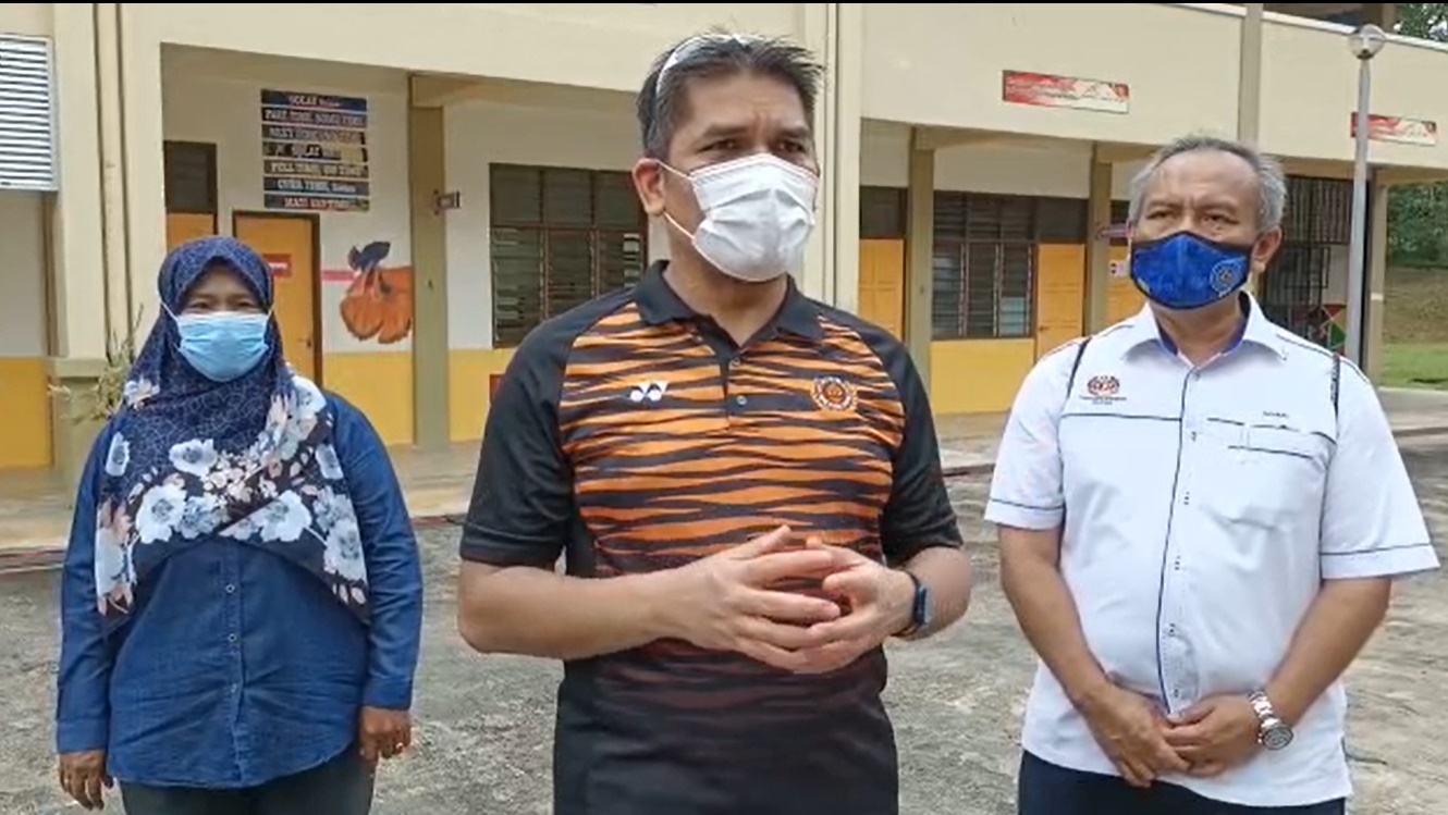 (全国版)教长:学校为复课准备,需关注课室等空间的通风环境。