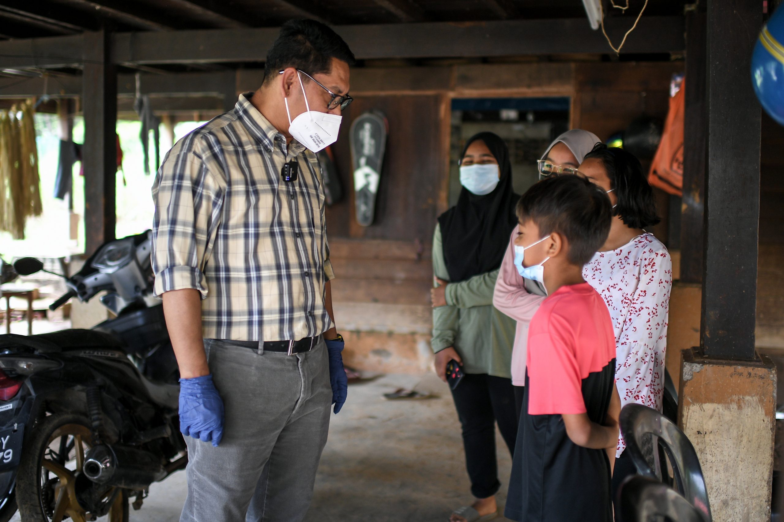 （全国版）能源及天然资源部长：政府计划成立特别小组，研究全国各地地址灾害和土崩情况。