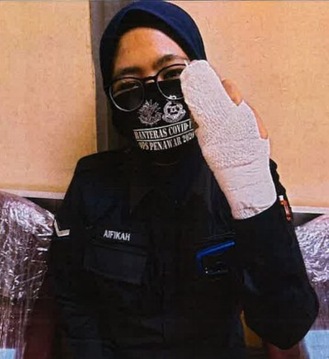 (古城版)印裔青少年闯警方路障,撞伤女警