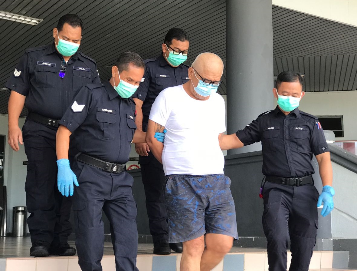 (古城版)男子涉纵火烧屋及蓄意伤人被控