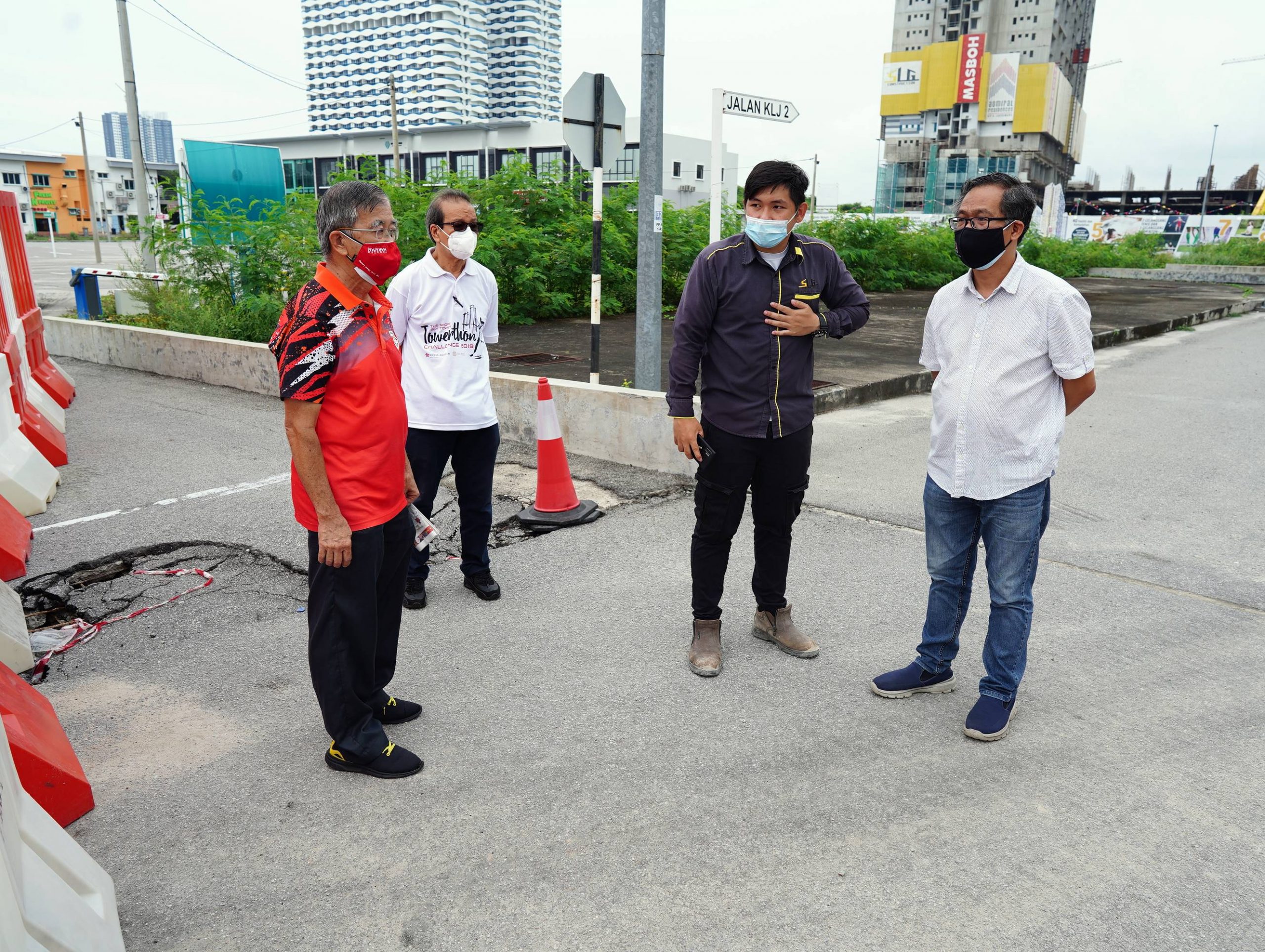 （古城第三版主文）哥打拉沙马那再也2路部分道路封路，民众受促使用替代道路