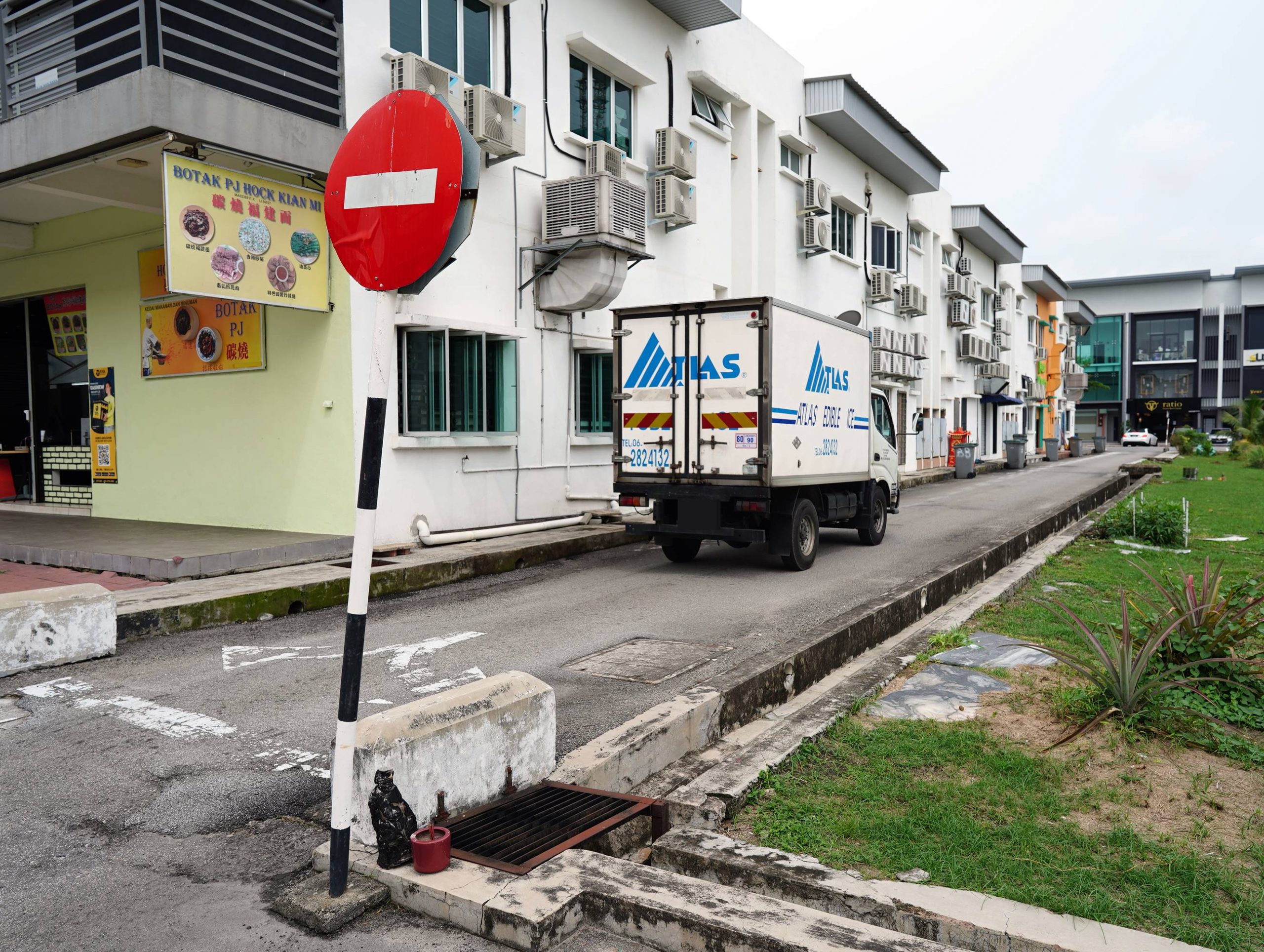(古城第三版主文)哥打拉沙马那再也2路部分道路封路,民众受促使用替代道路