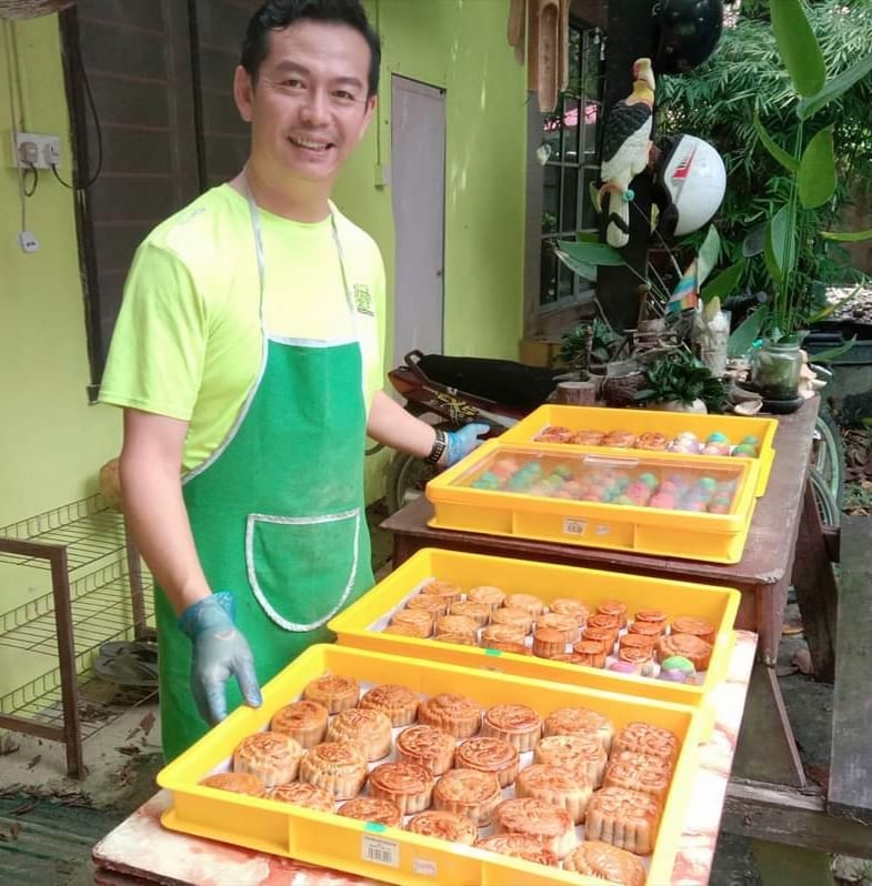 （大北马）吴子达卖的不只是月饼，而是人情味十足的向非华裔宣扬中华文化传统食物