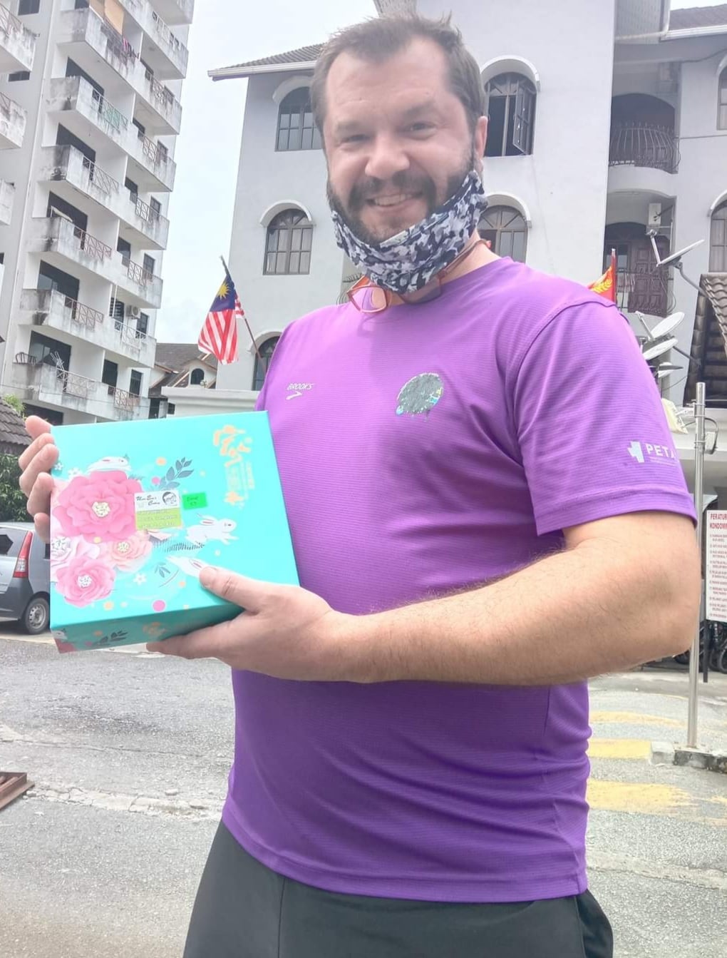 （大北马）吴子达卖的不只是月饼，而是人情味十足的向非华裔宣扬中华文化传统食物