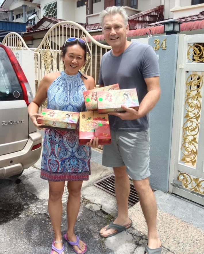 （大北马）吴子达卖的不只是月饼，而是人情味十足的向非华裔宣扬中华文化传统食物