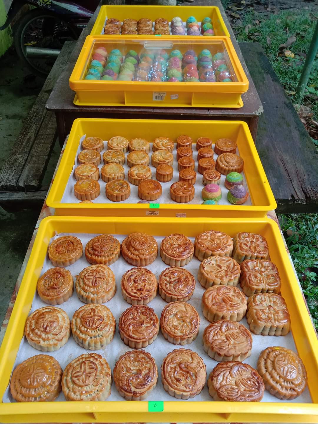 （大北马）吴子达卖的不只是月饼，而是人情味十足的向非华裔宣扬中华文化传统食物