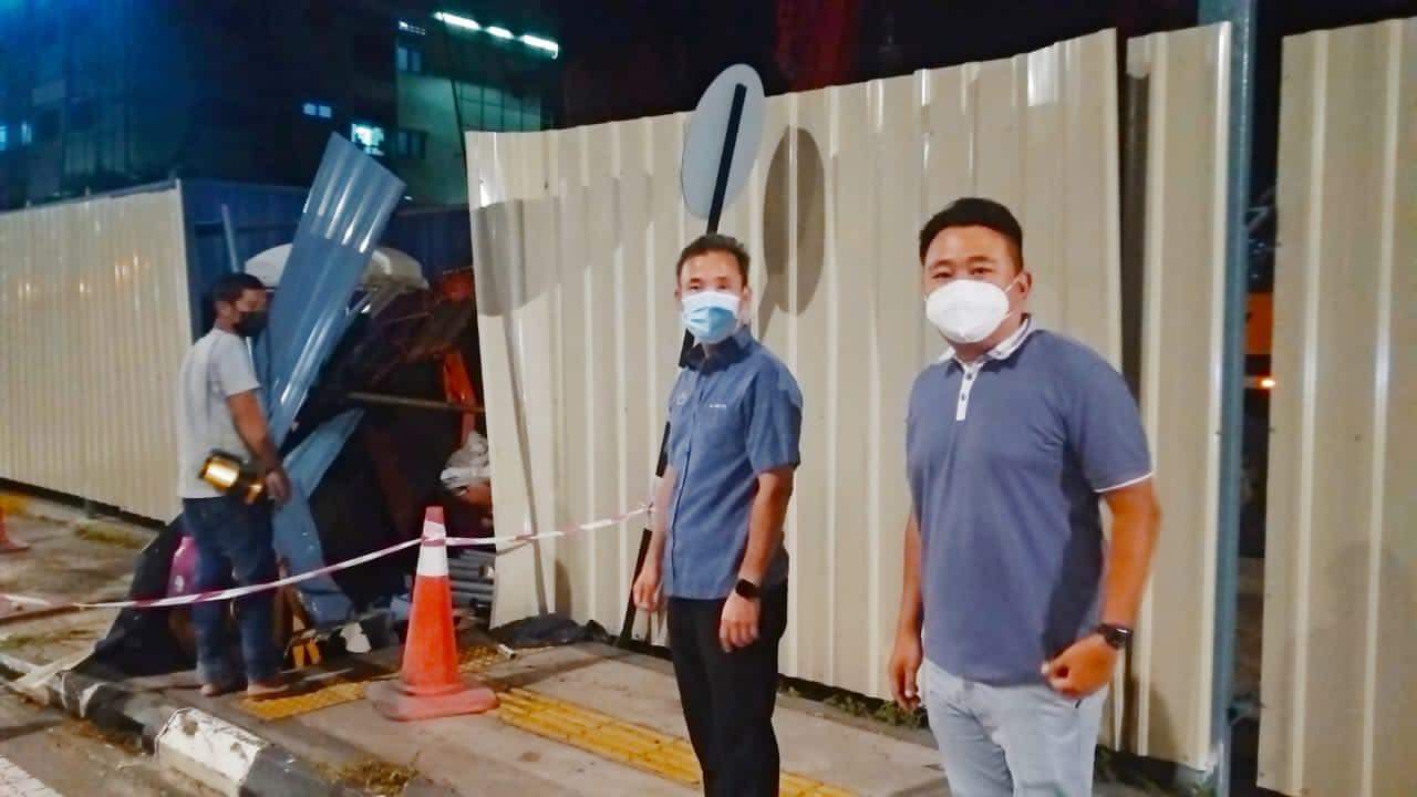 (大北马)起重机吊臂塌下 幸没造成伤亡