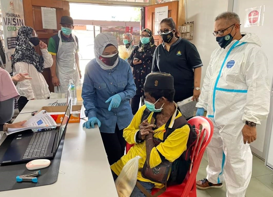 (大都会)巴生市议会安排138名流浪者接种疫苗