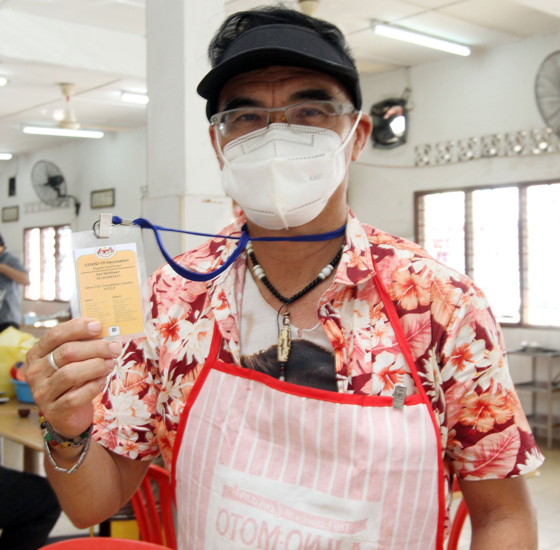 (封面)大都会/巴生四眼仔肉骨茶戴疫苗卡迎堂食客