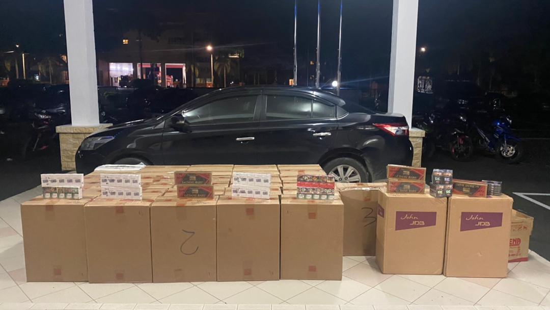 (已签发)柔:警方直捣逃税烟仓库,捕57岁本地男子