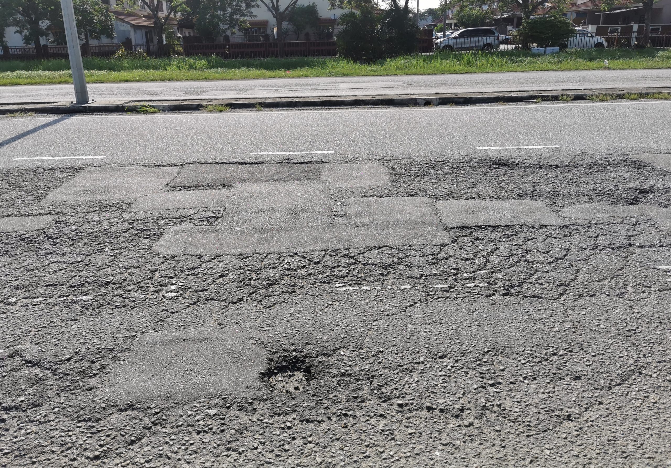 (版2)大都会/加埔多条烂路获重铺/5图